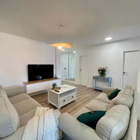 Piso Familiar Cerca De Playa 아파트 포브라 도 카라미냘
